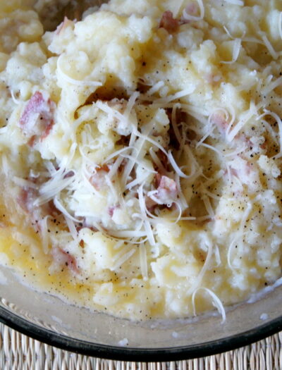 A close up of a bowl of mashed potatoes