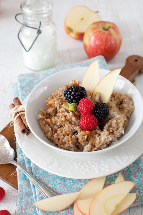 A bowl of oatmeal topped with fruit