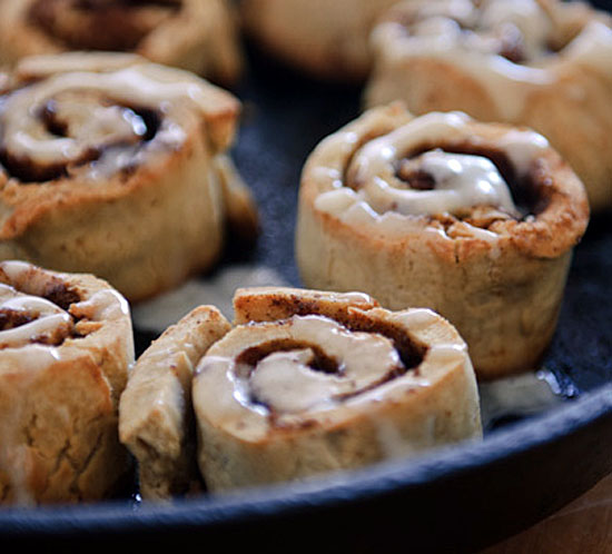 A close up of a pan of healthy cinnamon rolls