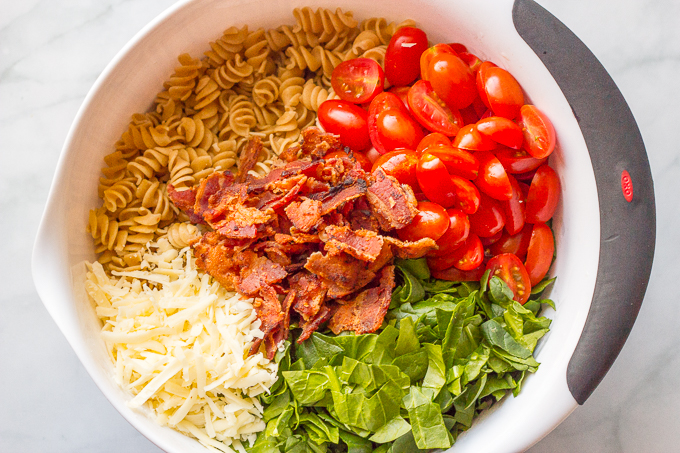 BLT pasta salad with a creamy dressing