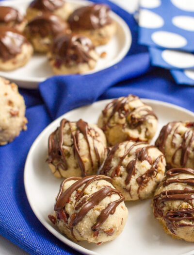 4-ingredient pecan balls (or 5, for a chocolate version!) make a great game day snack, appetizer or anytime treat!