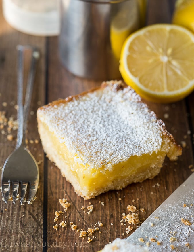 powder sugar on top of lemon bar with fork