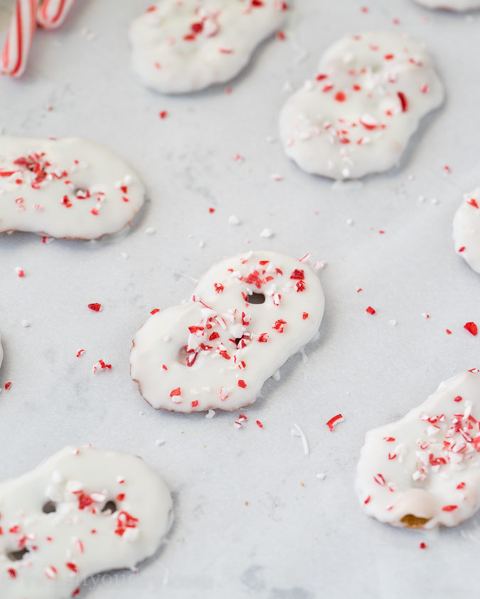 These super easy Peppermint Pretzel Crisps are a great treat for neighbors or for munching on during Christmas time!