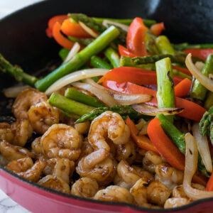 This quick and easy Honey Garlic Shrimp Stir Fry is filled with plump shrimp and fresh veggies in a simple and delicious honey garlic sauce!