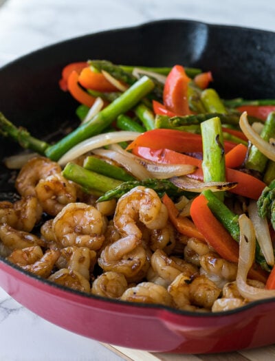 This quick and easy Honey Garlic Shrimp Stir Fry is filled with plump shrimp and fresh veggies in a simple and delicious honey garlic sauce!