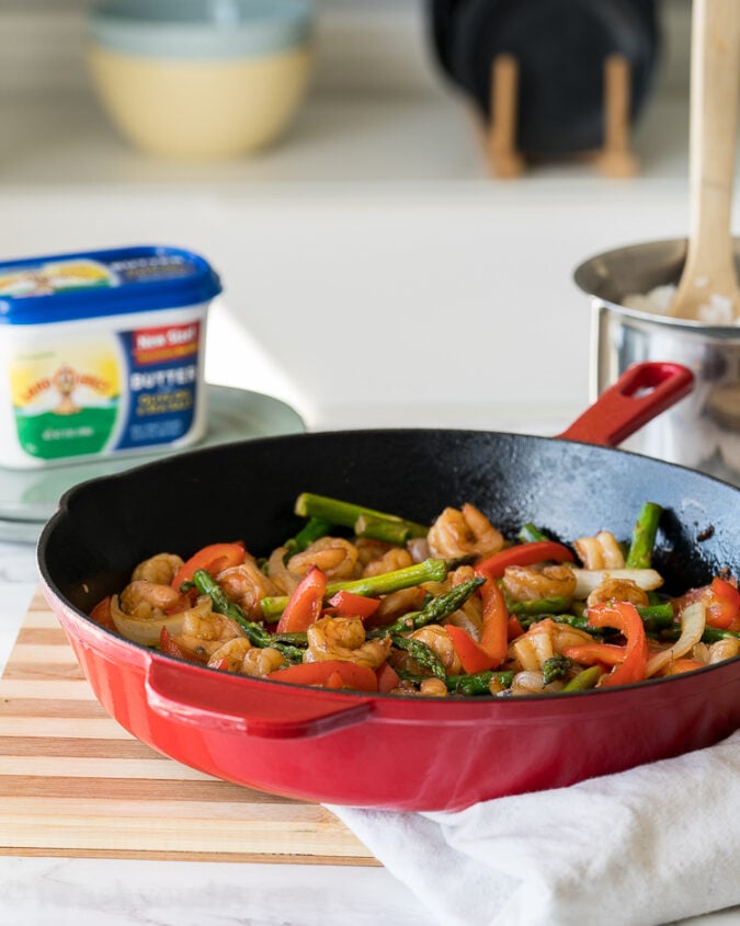 This quick and easy Honey Garlic Shrimp Stir Fry is filled with plump shrimp and fresh veggies in a simple and delicious honey garlic sauce!