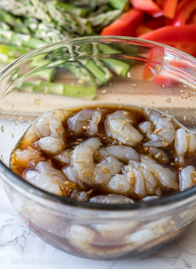 This quick and easy Honey Garlic Shrimp Stir Fry is filled with plump shrimp and fresh veggies in a simple and delicious honey garlic sauce!