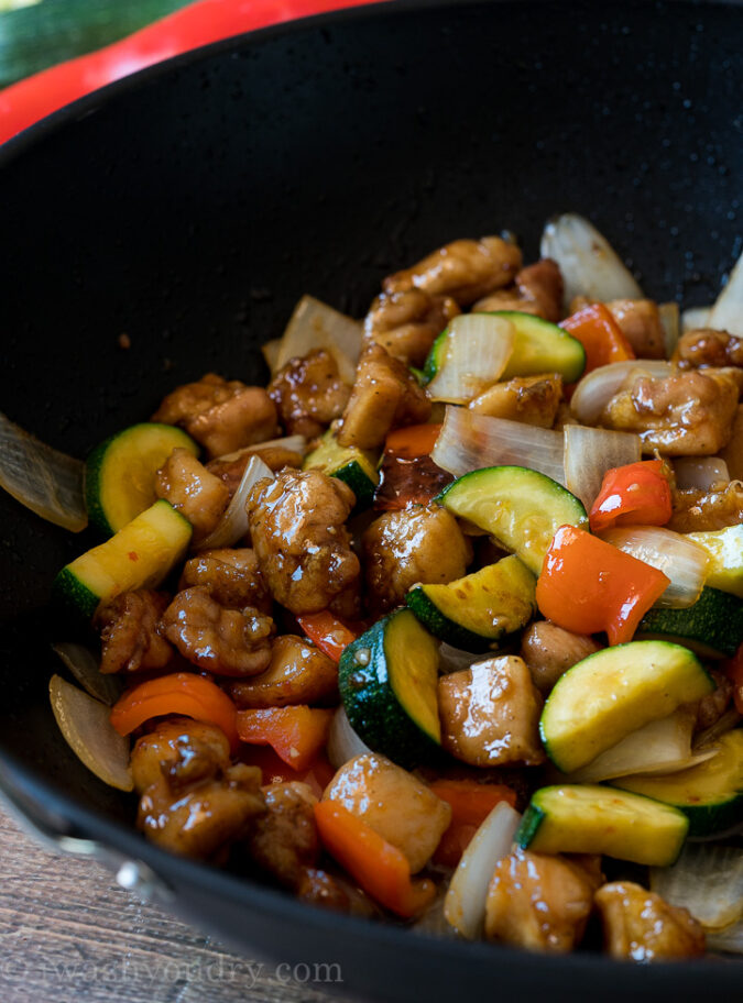 This super easy Honey Garlic Chicken Stir Fry is made in less than 30 minutes for a super quick weeknight dinner recipe!