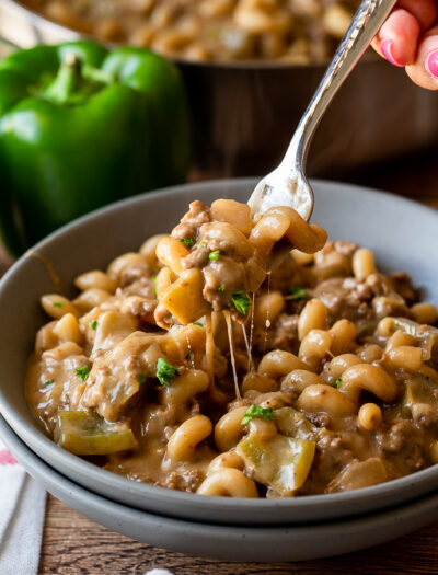 YUM! This cheesy Philly Cheesesteak Pasta Skillet is like homemade hamburger helper! My whole family LOVED it!