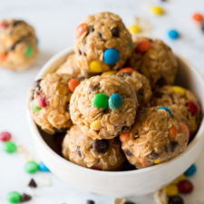 These No Bake Peanut Butter Oatmeal Cookie Balls are the perfect last minute treat to make for a party or bring to a friend.