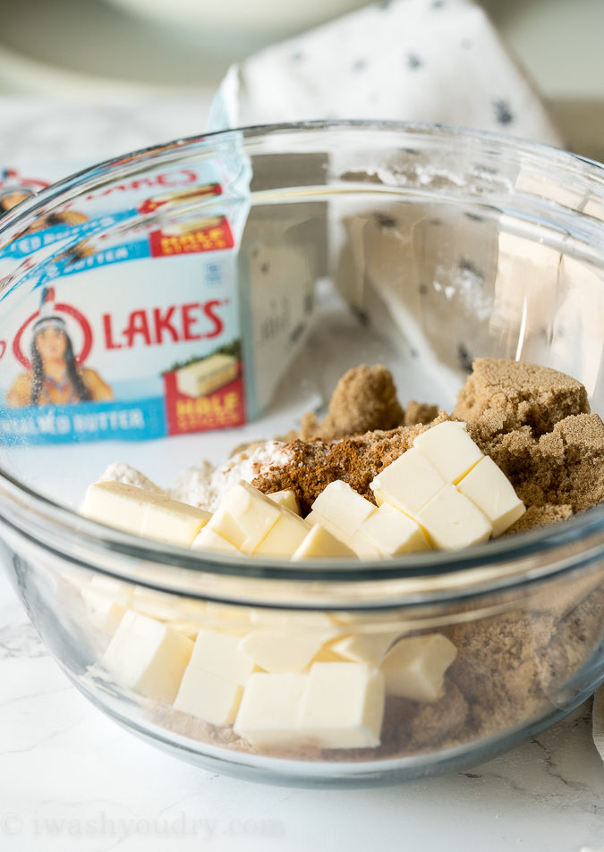 How to make a simple crumb topping with brown sugar