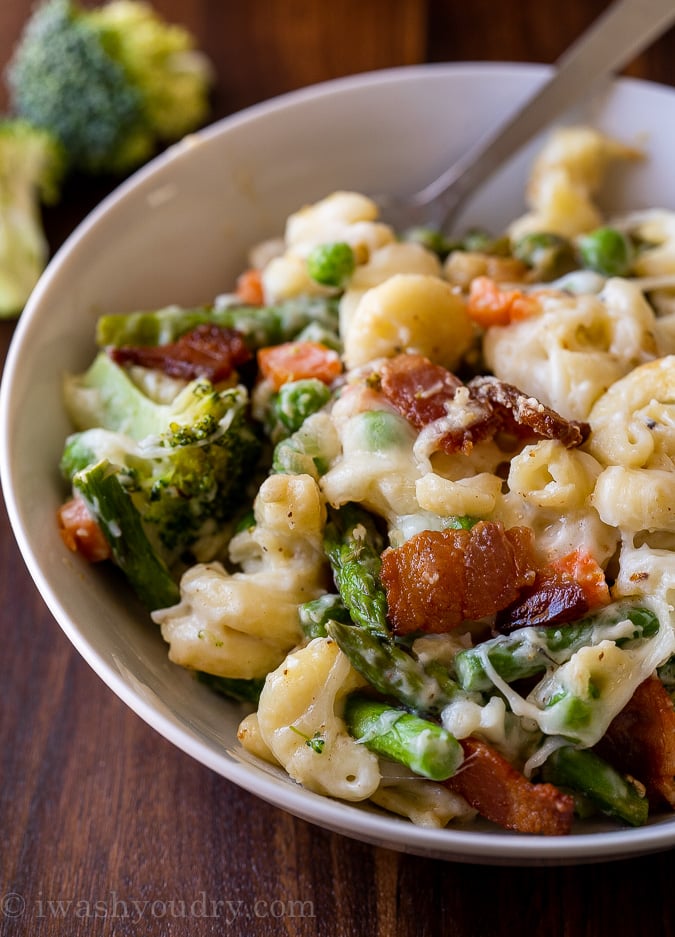 Big bowl full of veggie macaroni and cheese with bacon