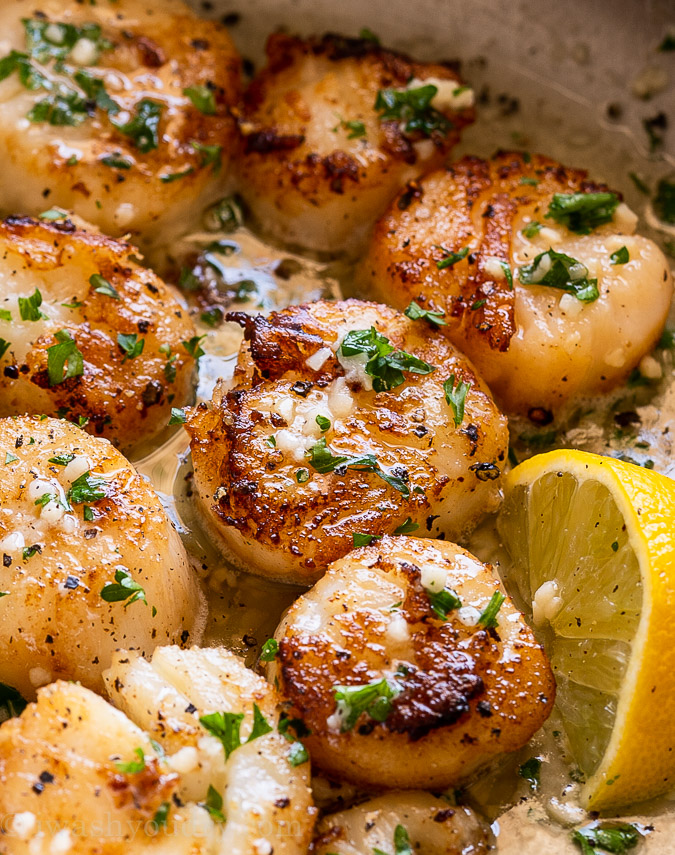 Garlic Butter Scallops with lemon