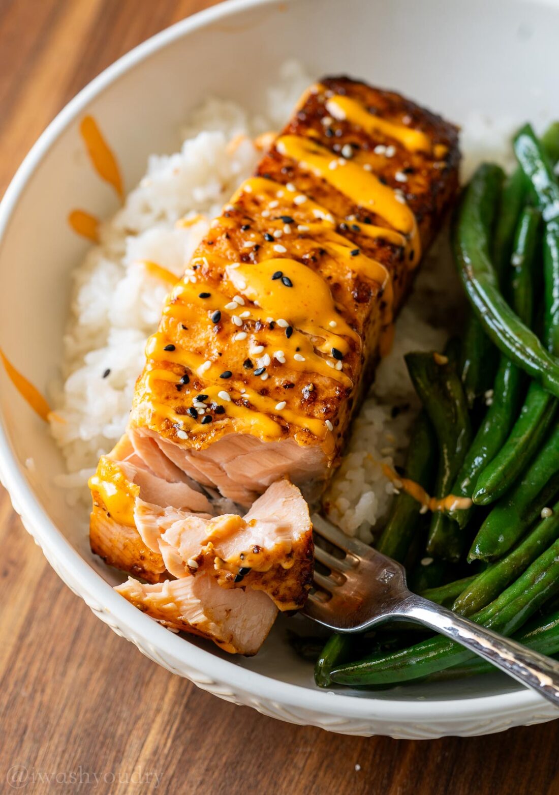 flakey salmon with spicy mayo sauce